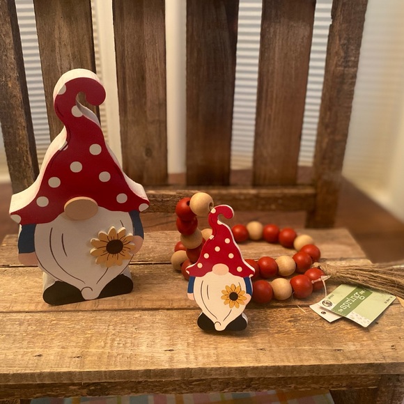 Spring Gnome Tier Tray Decor, Summer Gnome Beaded Garland & Mushroom Wood Sign - Picture 4 of 16